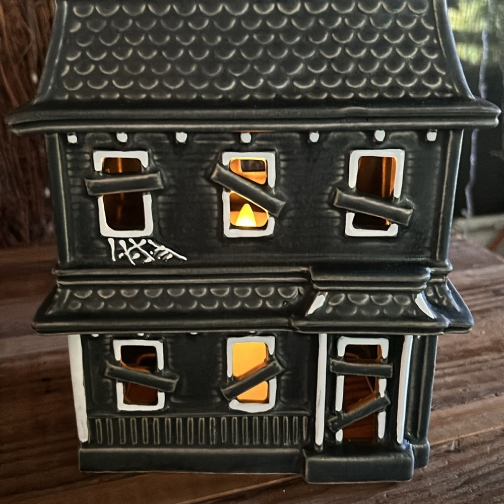 Pottery Barn Ceramic Haunted Medium House BNIB - Picture 4 of 8
